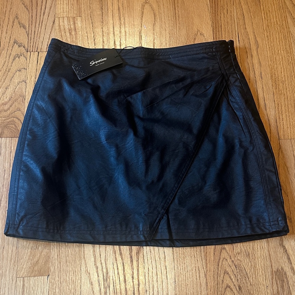Faux leather skirt 
Black , cute side design and side zip